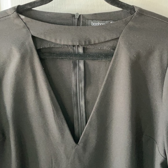 **BLOWOUT SALE $20 OR LESS**Peep-hole jersey dress - Picture 3 of 3